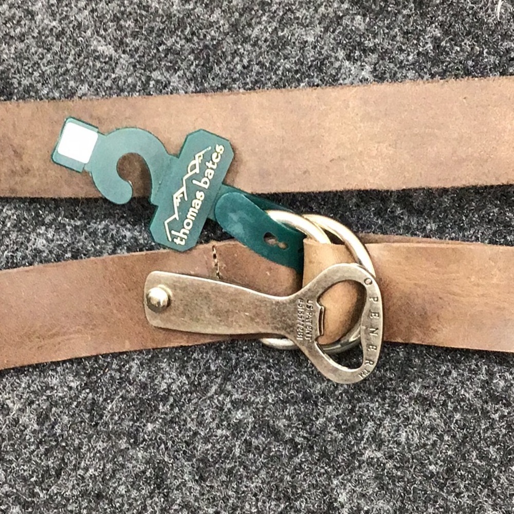 Thomas Bates smooth brown leather bottle opener belt M NWT